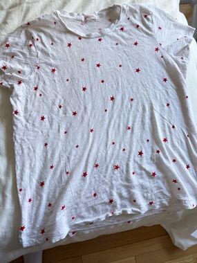 Goldie White Tee with Red Star Pattern